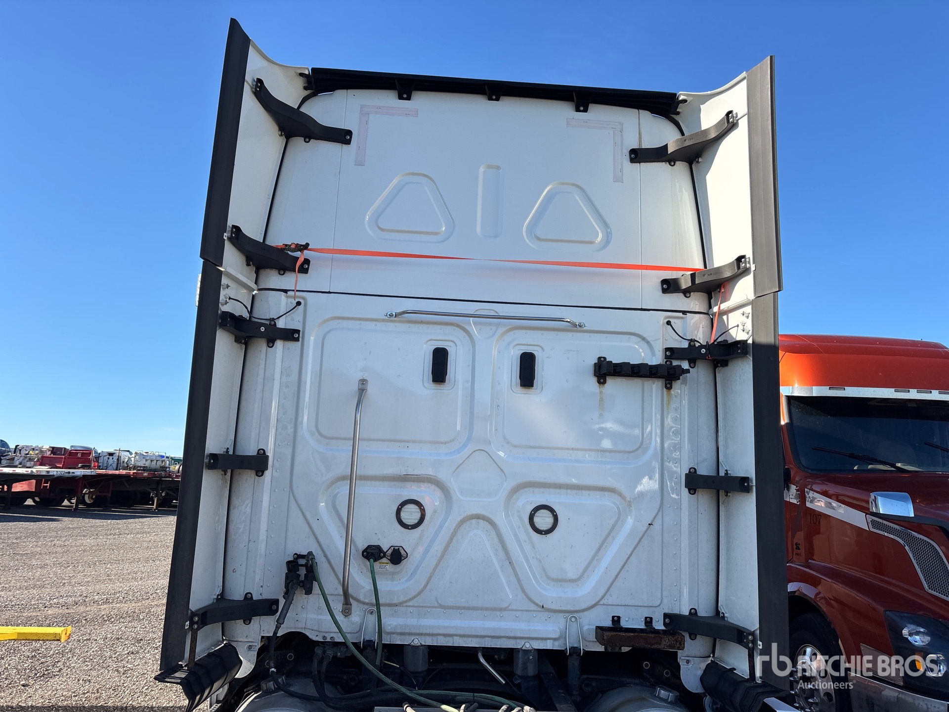 2021 Freightliner CASCADIA 126