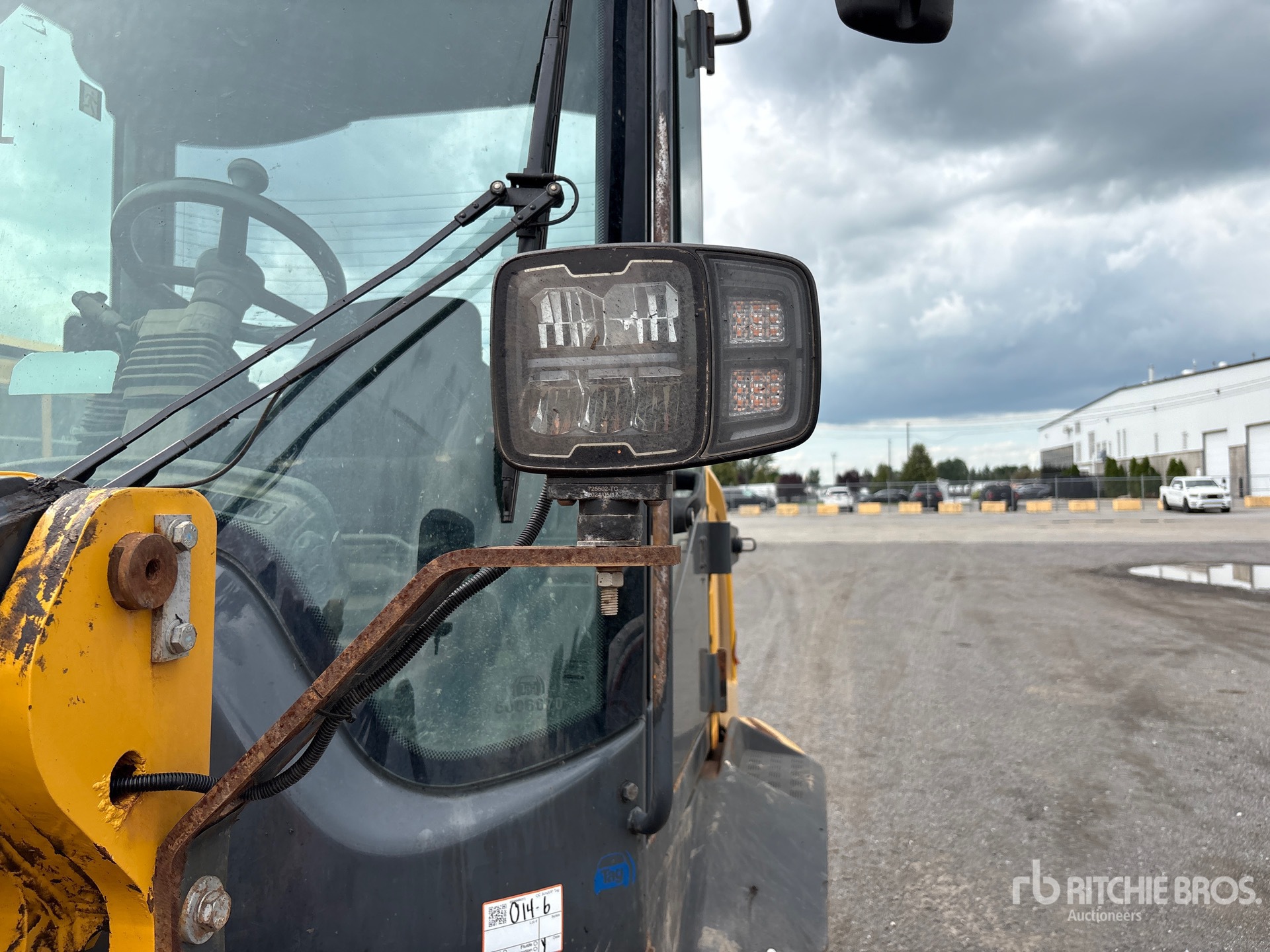 2019 John Deere 244L