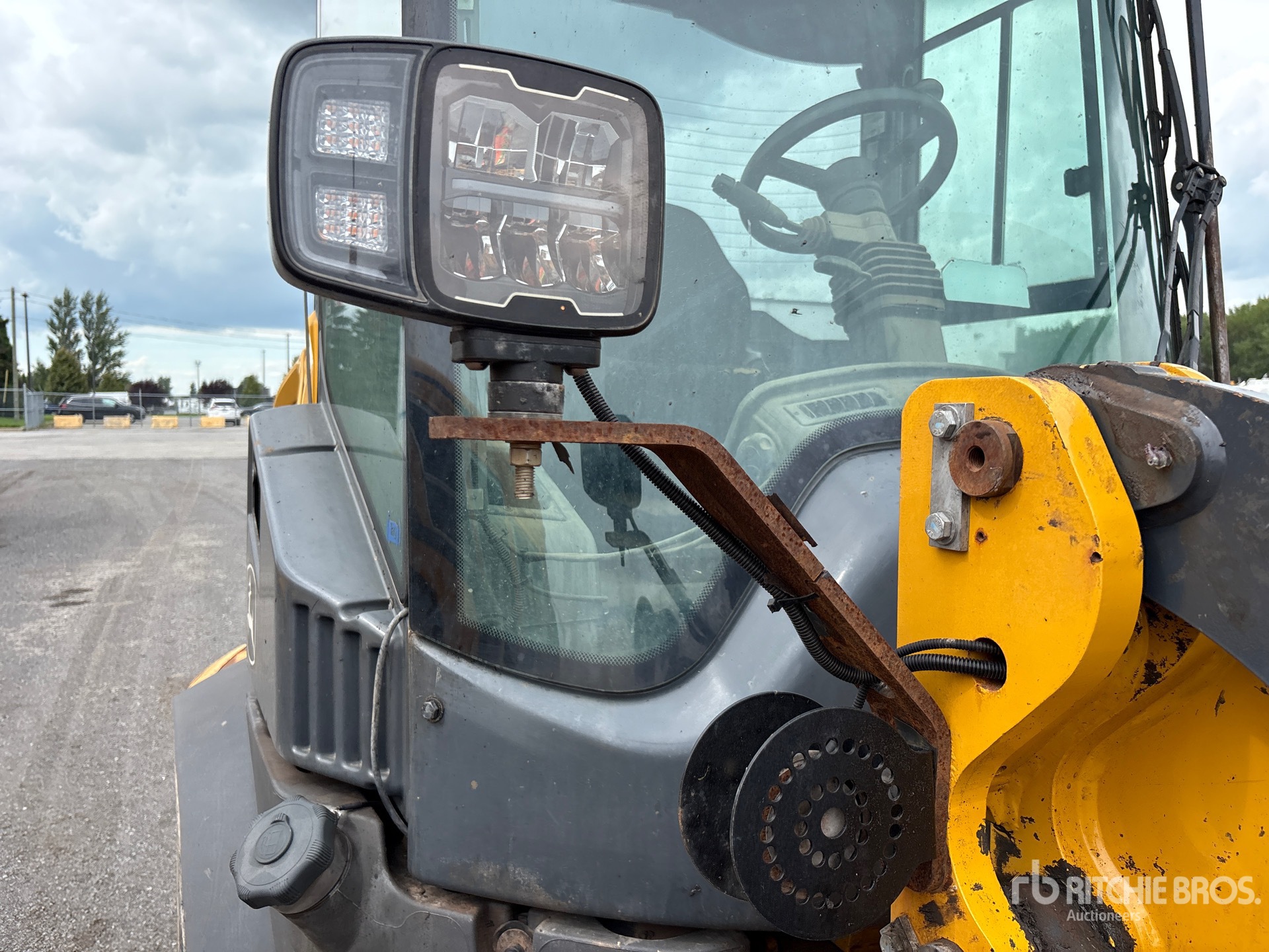 2019 John Deere 244L