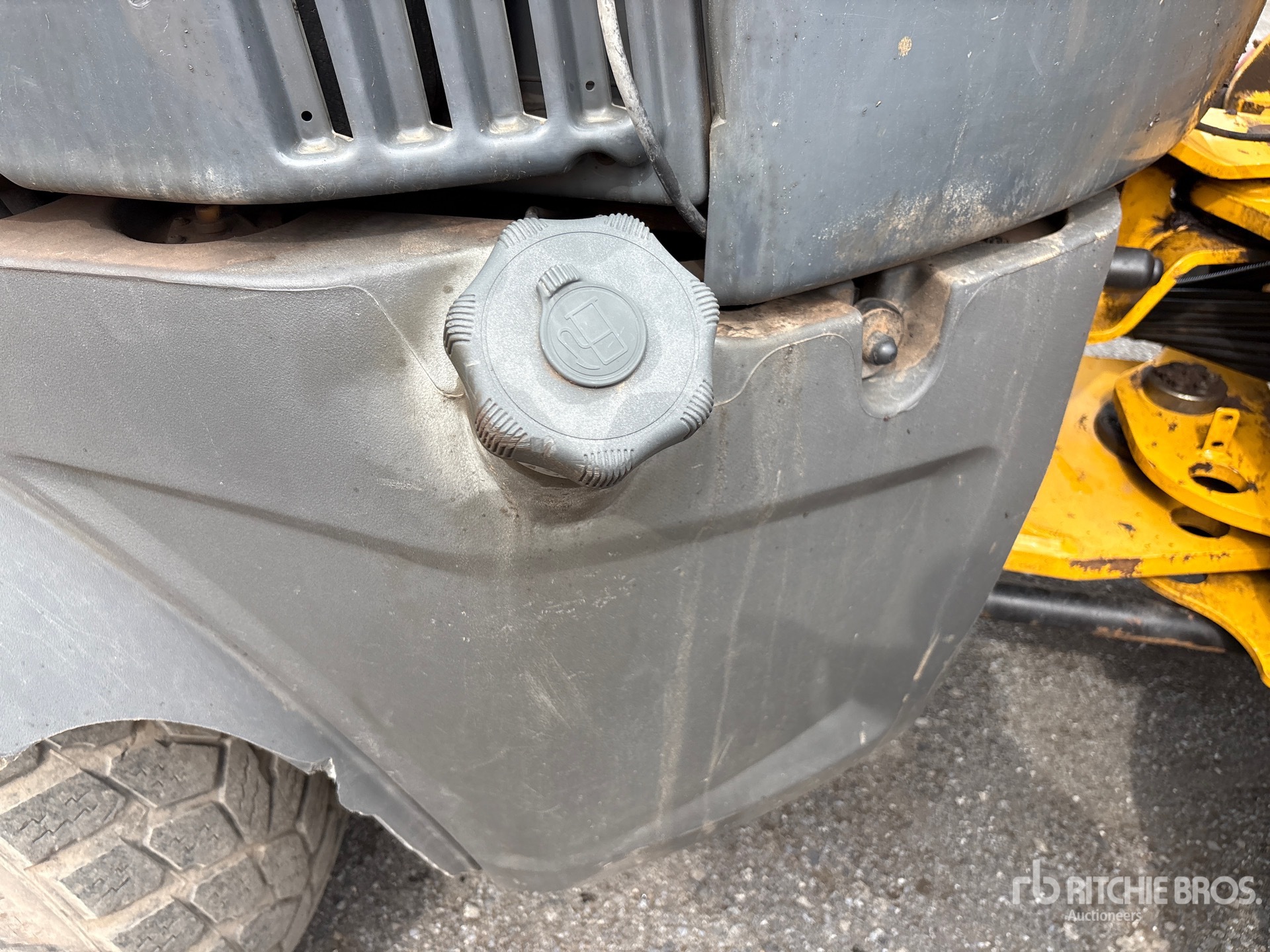 2019 John Deere 244L