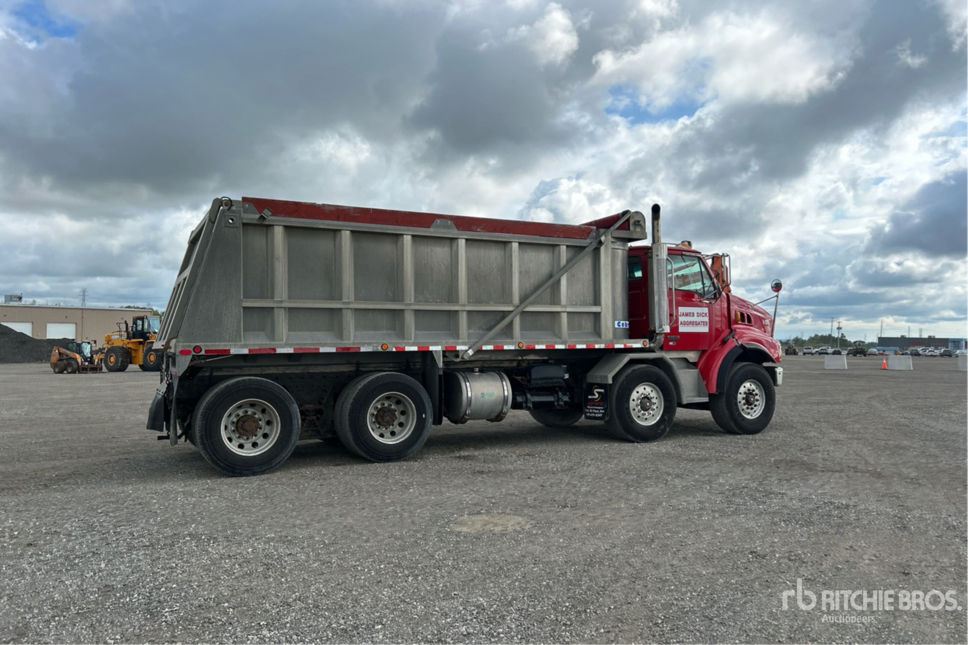 Sterling 8X4 TWIN-STEER