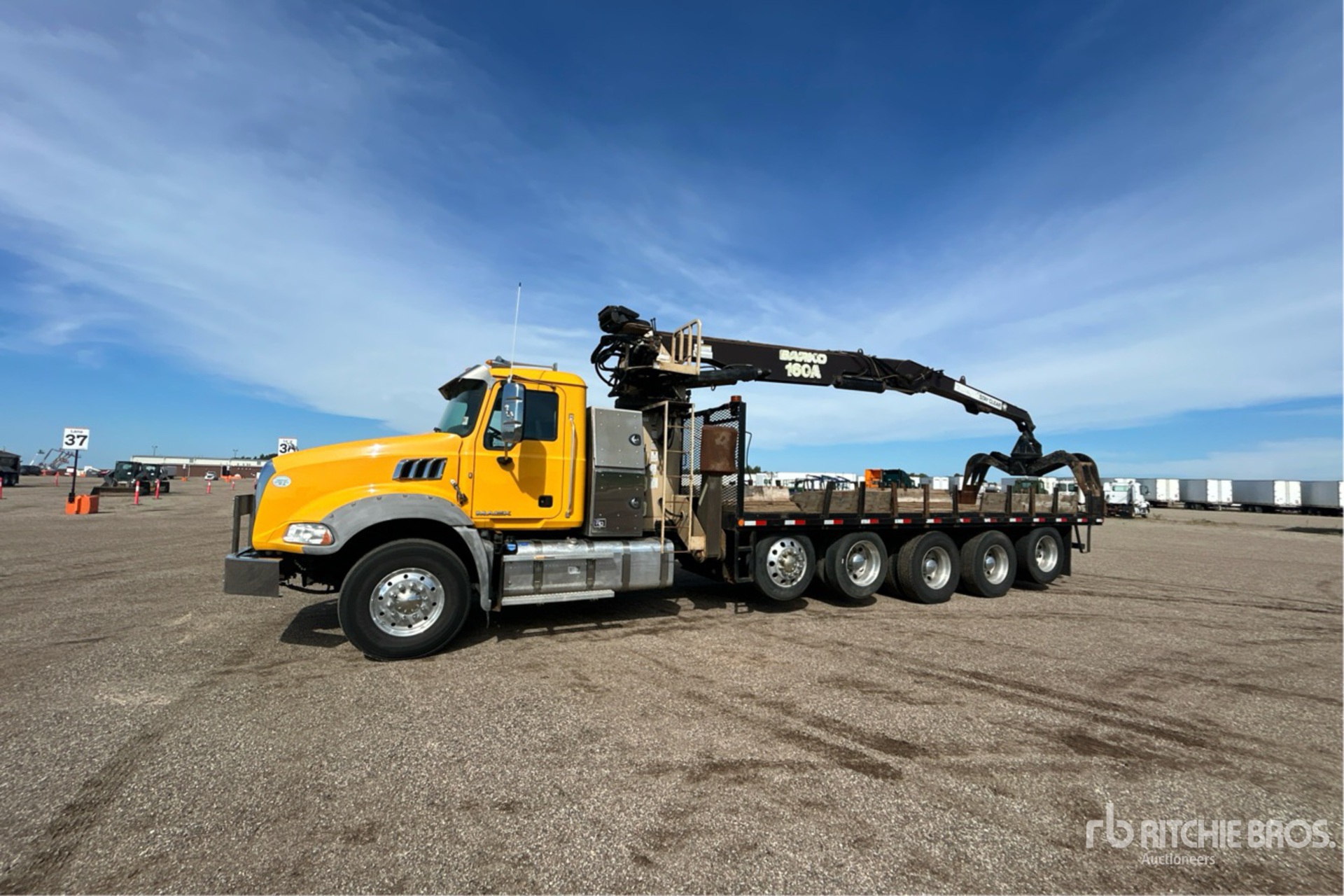 Photo of 2015 Mack GU813