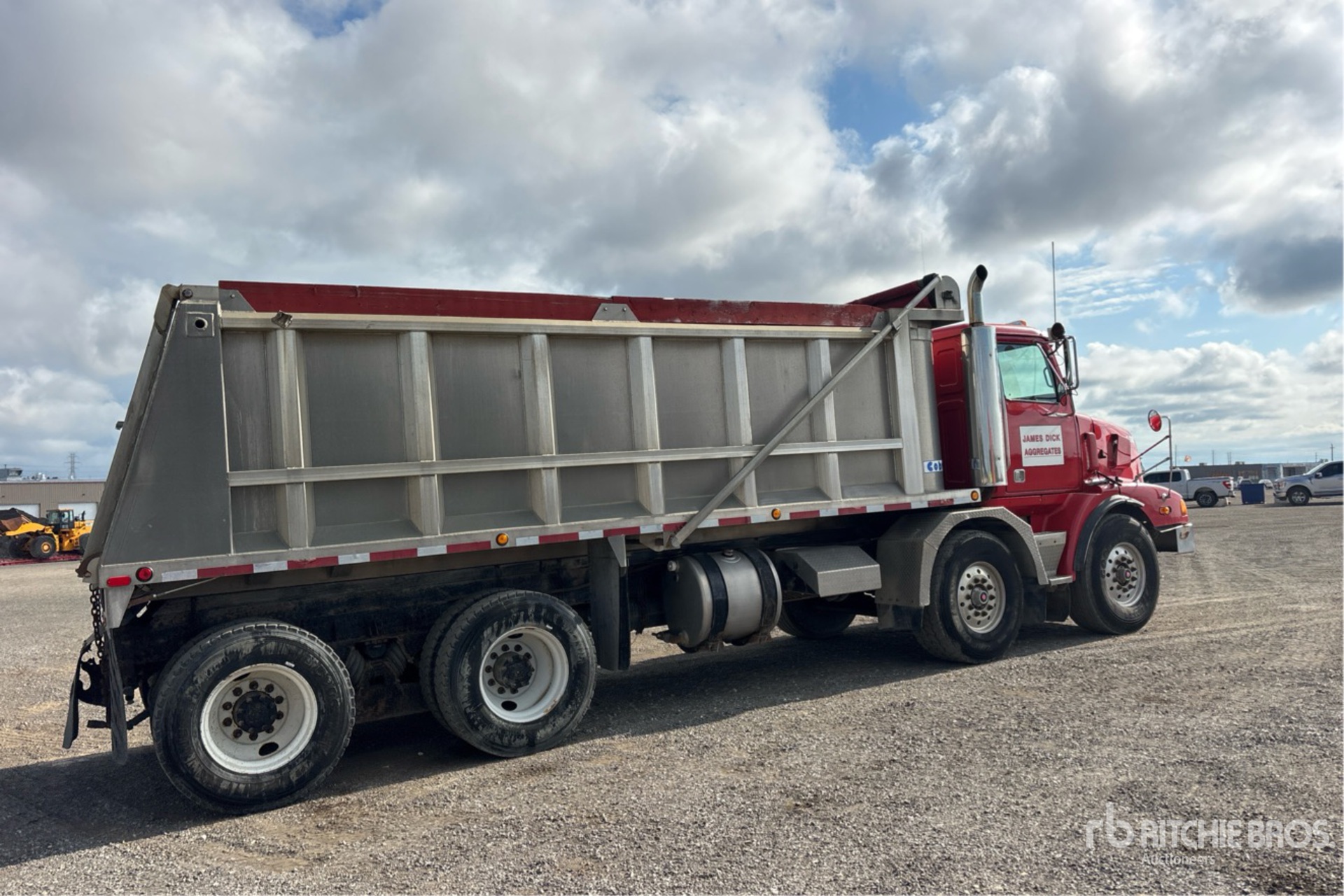 2005 International 4900