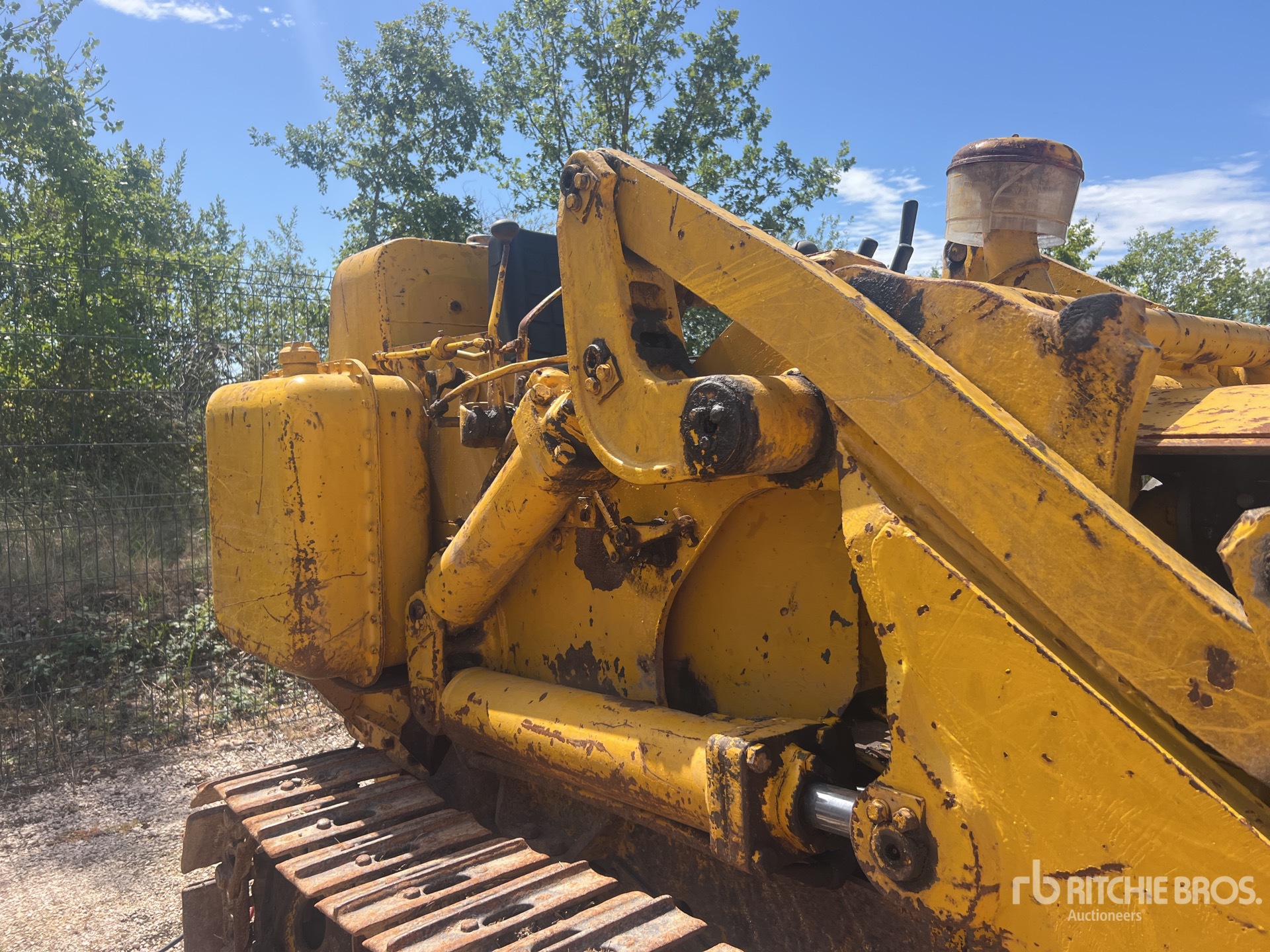 Caterpillar 933