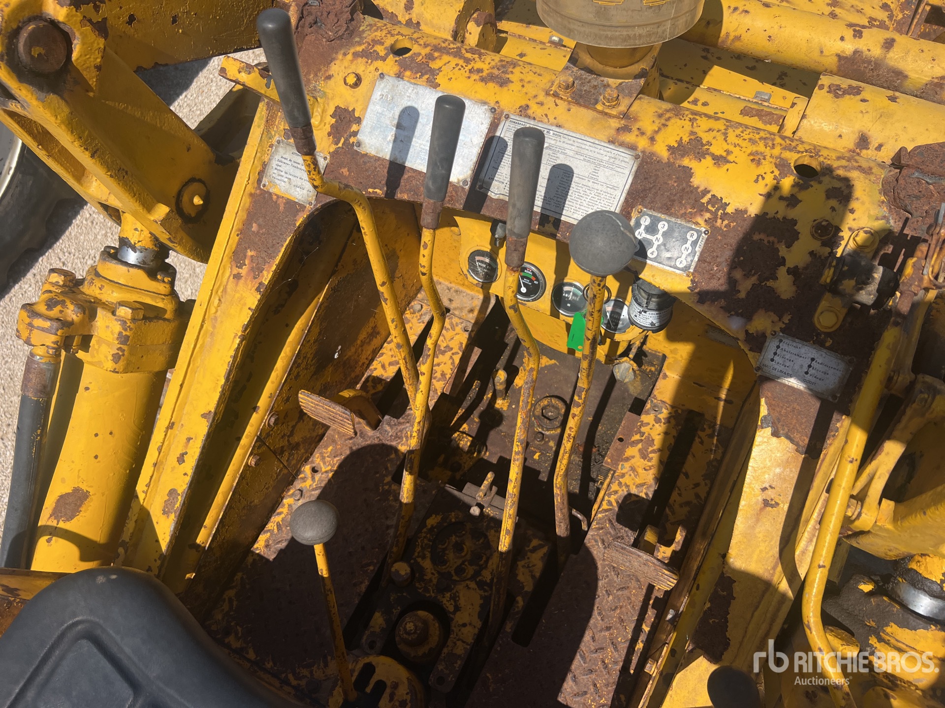 Caterpillar 933