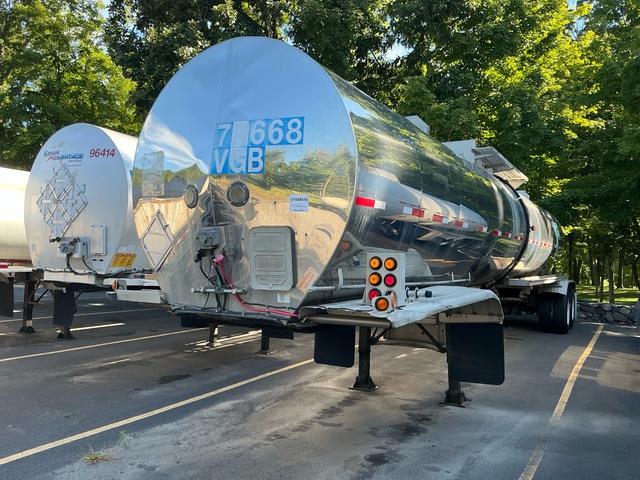 1996 POLAR DOT407SS 7000 gal T/A Tanker Trailer 1996 POLAR DOT407SS 7000 gal T/A Tanker Trailer
