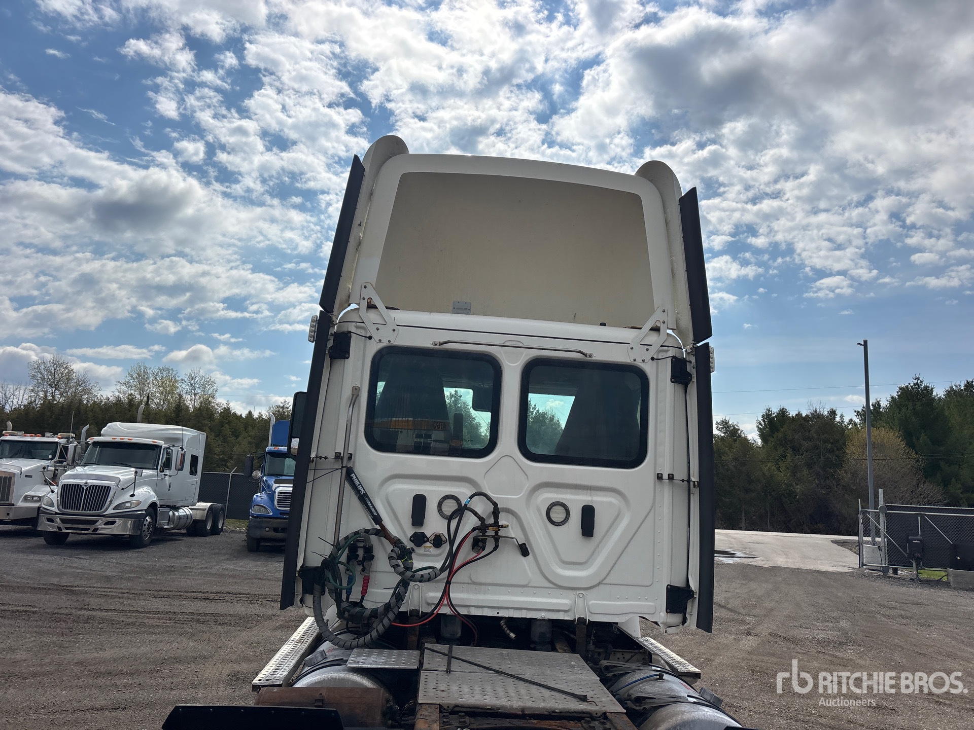 2020 Freightliner CASCADIA 126