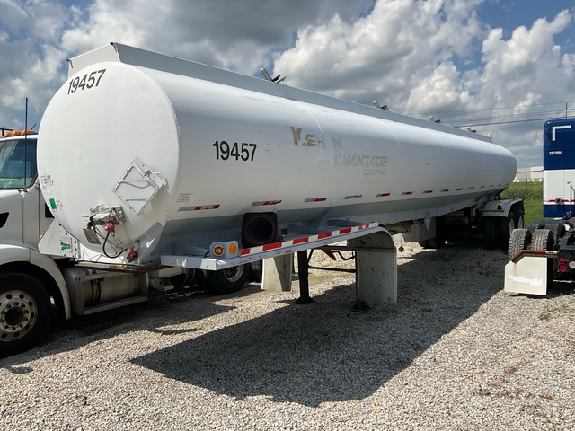 1995 Custom 9375 gal T/A Tanker Trailer 1995 Custom 9375 gal T/A Tanker Trailer