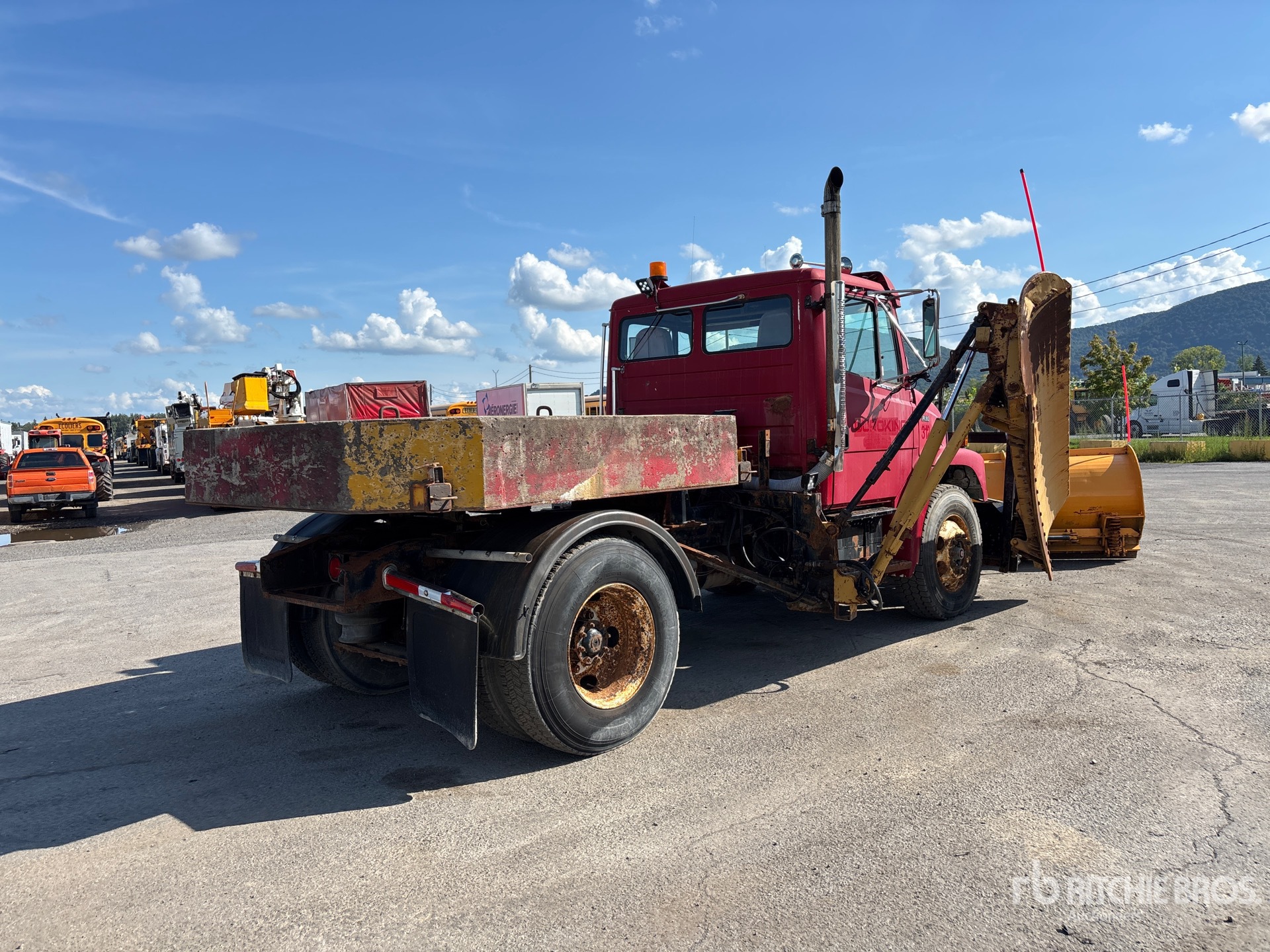 2000 Freightliner FL80