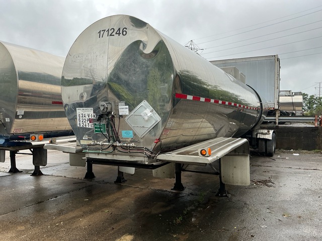 1999 POLAR DOT407SS 7000 gal T/A Tanker Trailer 1999 POLAR DOT407SS 7000 gal T/A Tanker Trailer