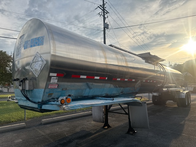 1988 Fruehauf MC307SS 7000 gal T/A Tanker Trailer 1988 Fruehauf MC307SS 7000 gal T/A Tanker Trailer