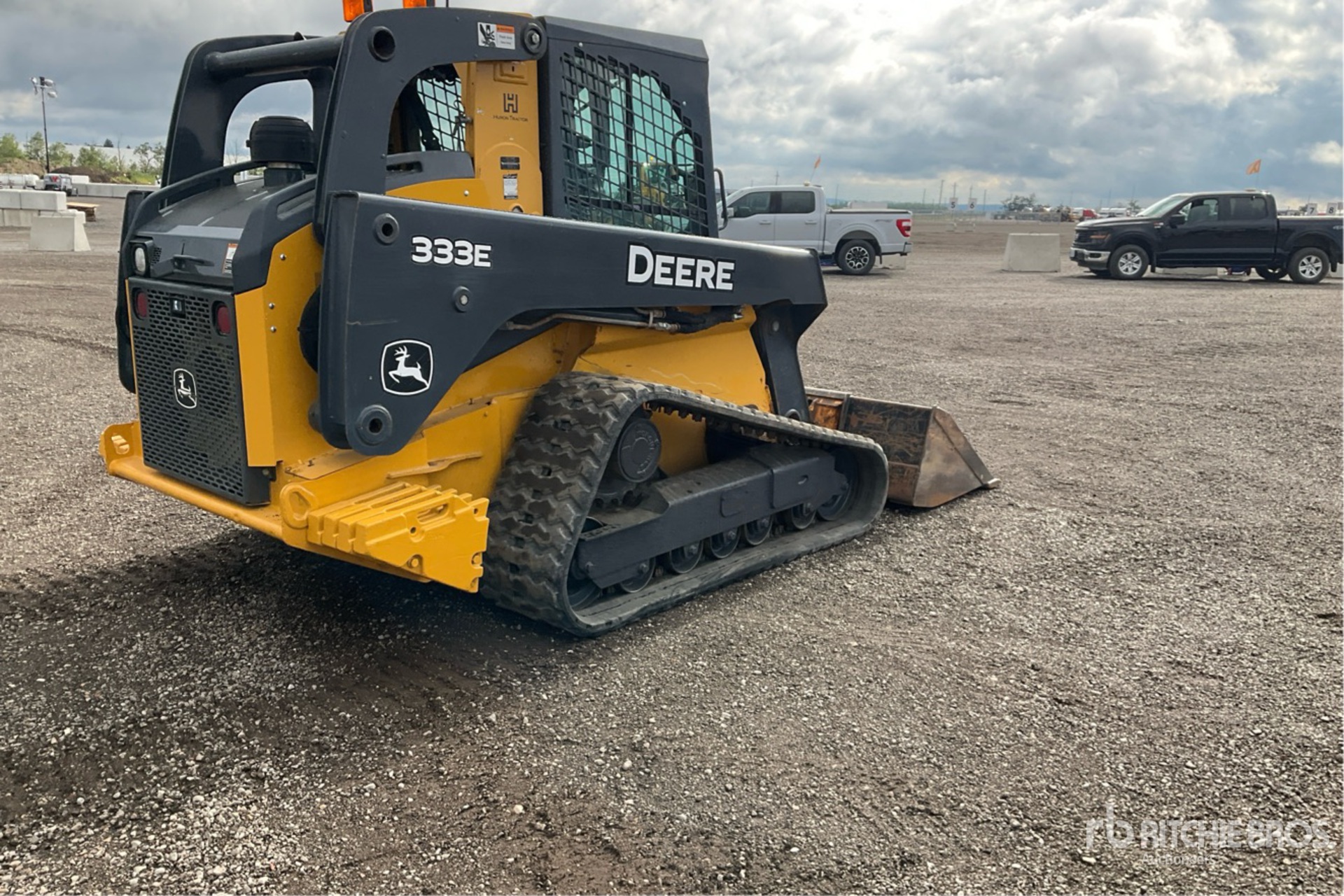 2017 John Deere 333E