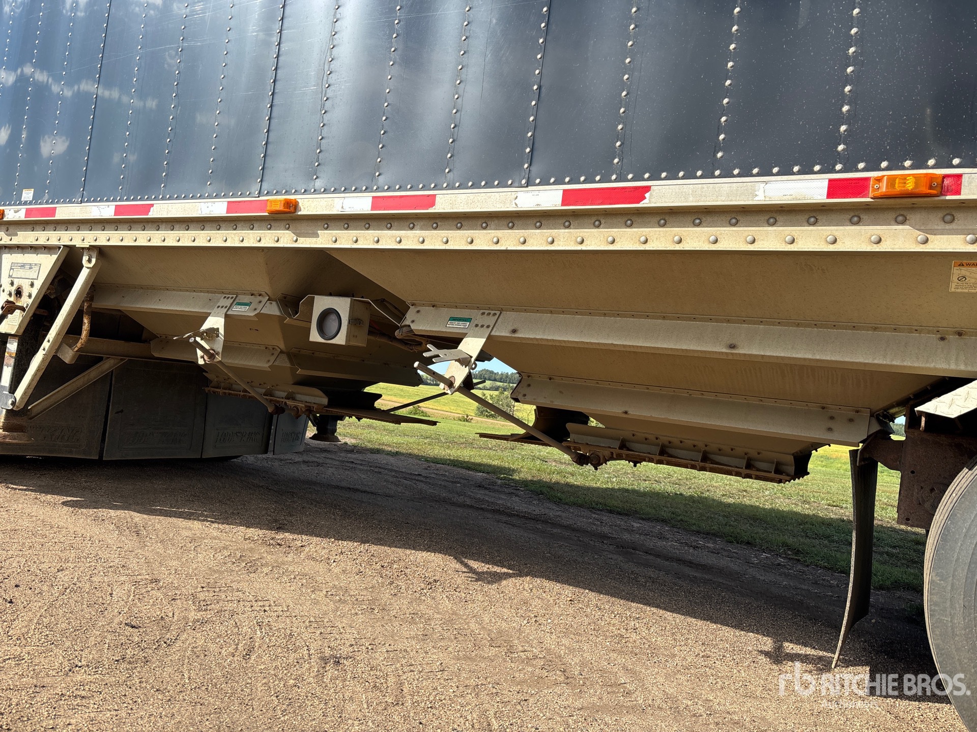 2013 Load King 30 ft T/A Super B-Train Pup
