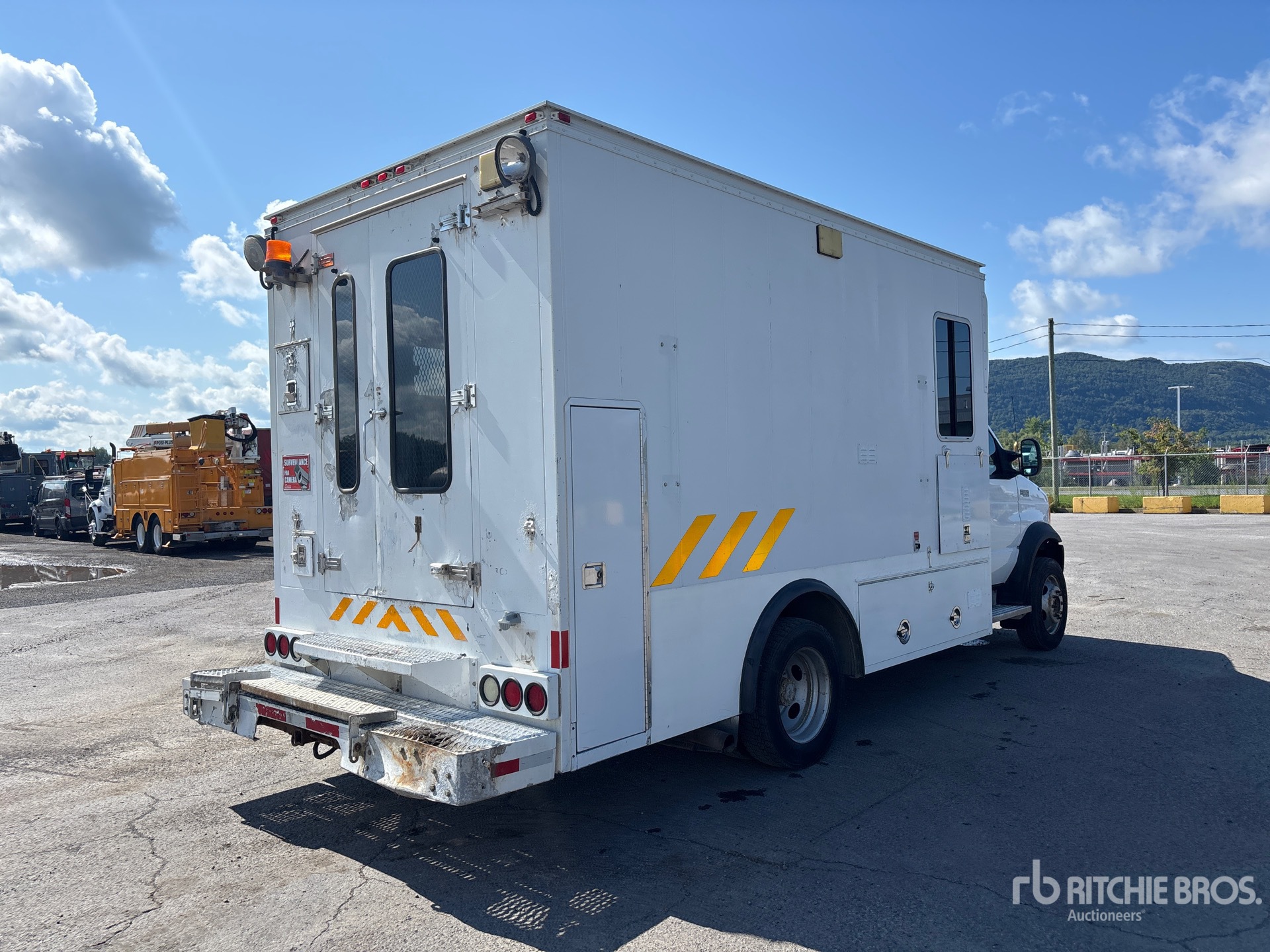 2003 Ford E-550