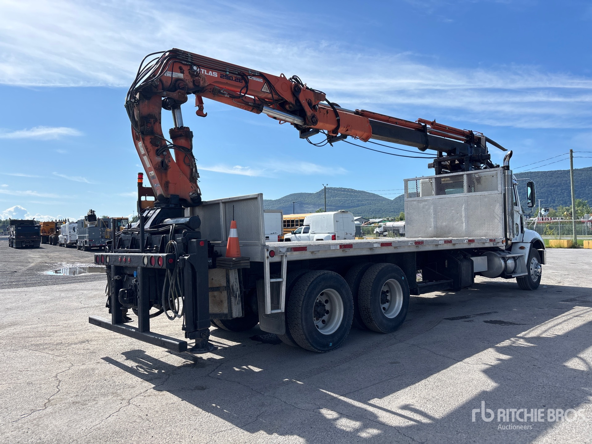 2007 Freightliner Columbia 112