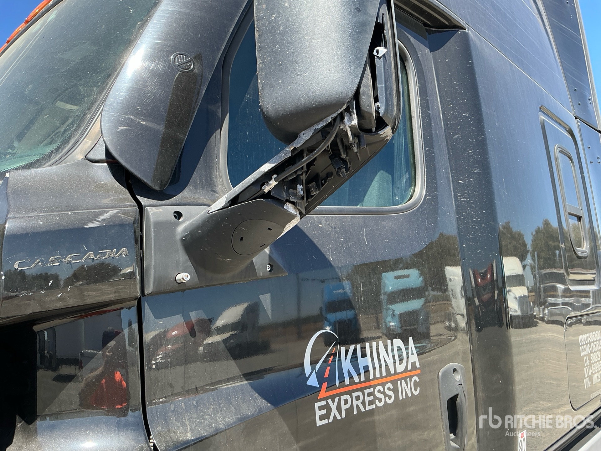 2021 Freightliner CASCADIA 126