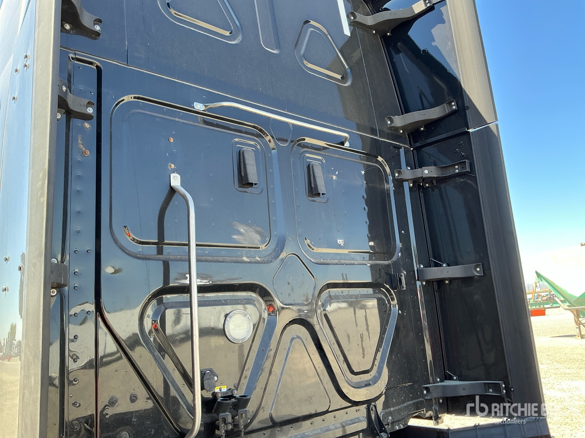 2021 Freightliner CASCADIA 126