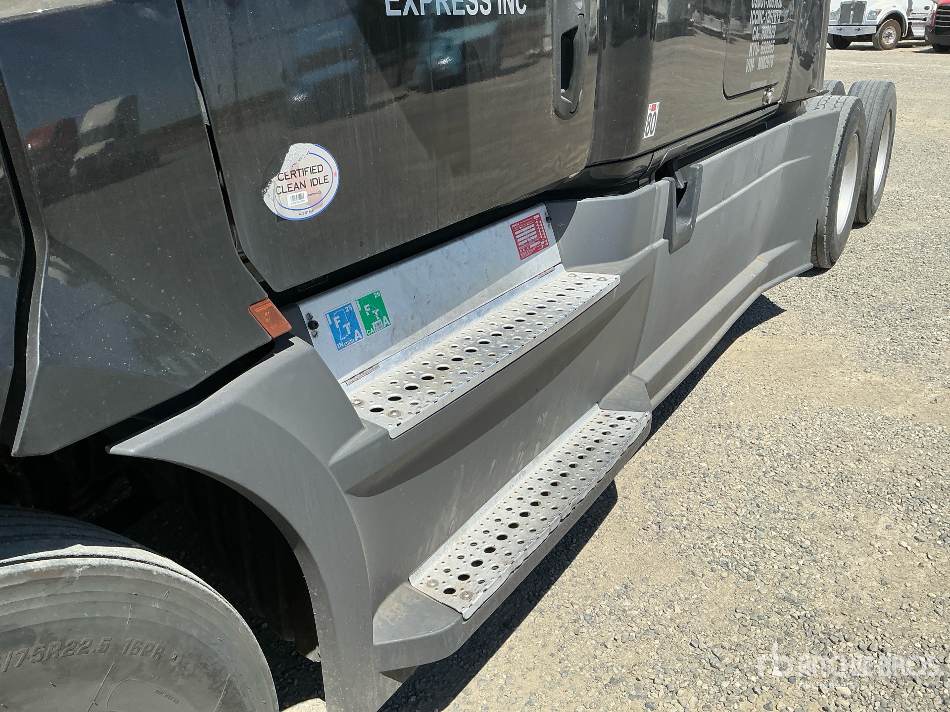 2021 Freightliner CASCADIA 126