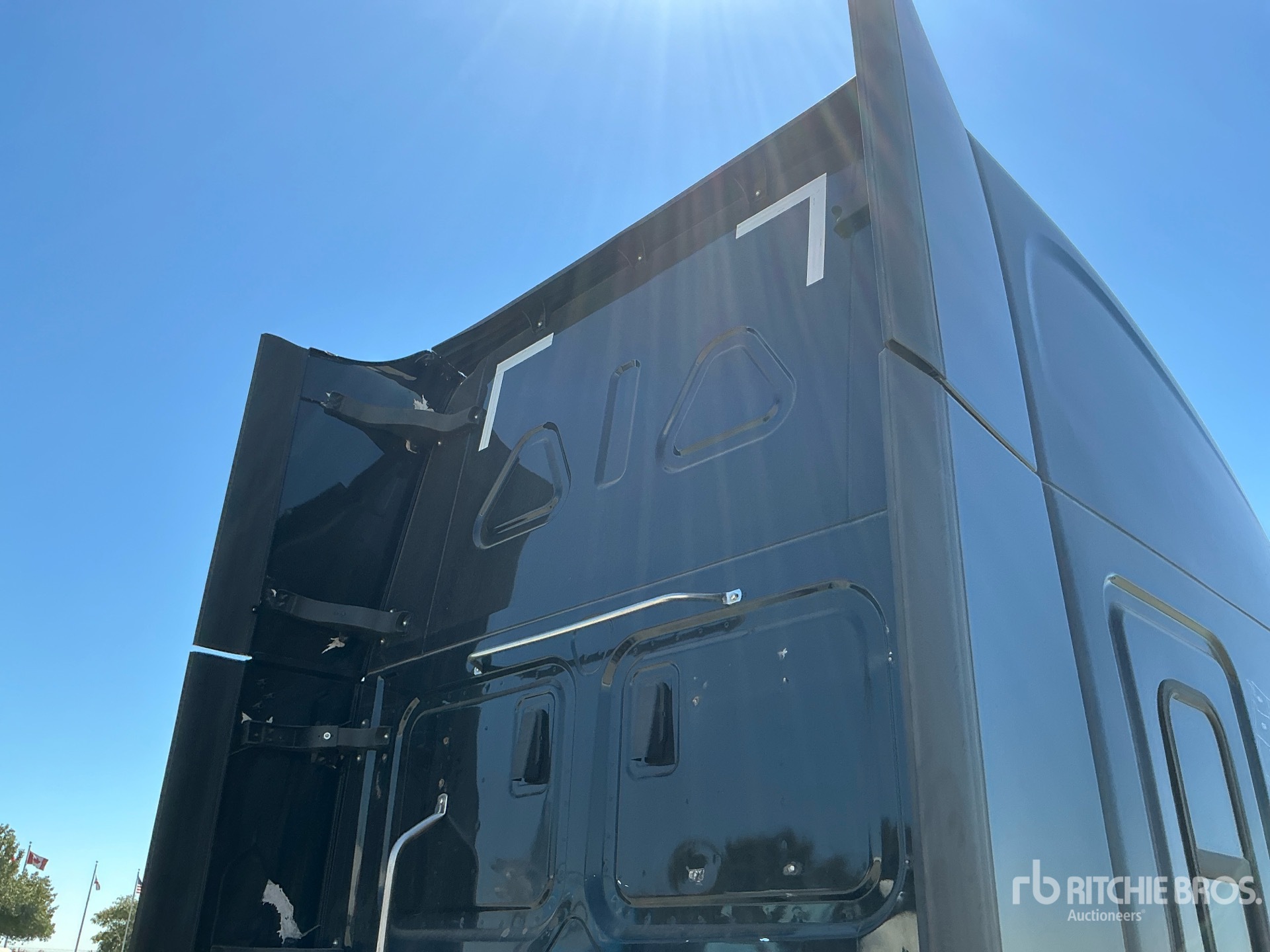 2021 Freightliner CASCADIA 126