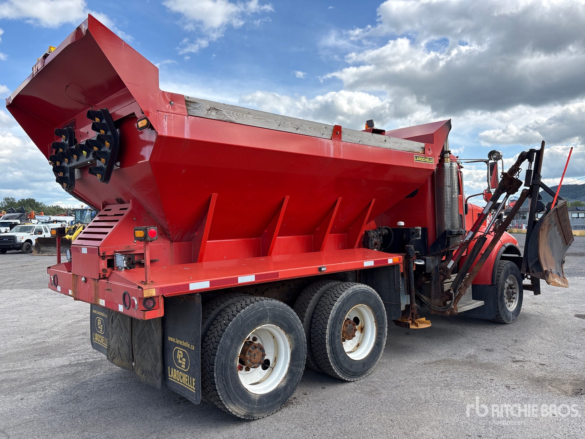 2006 Peterbilt 335