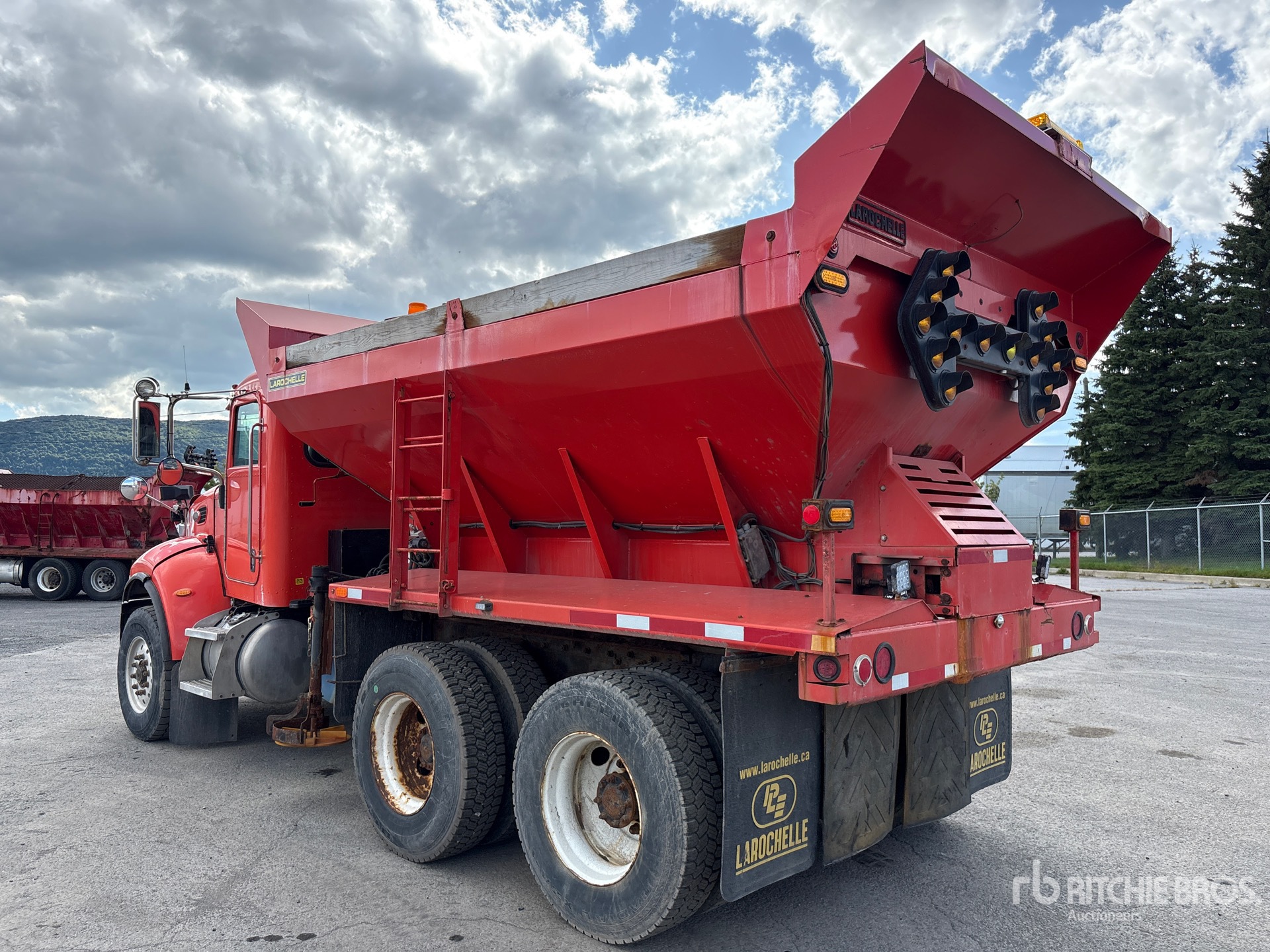 2006 Peterbilt 335