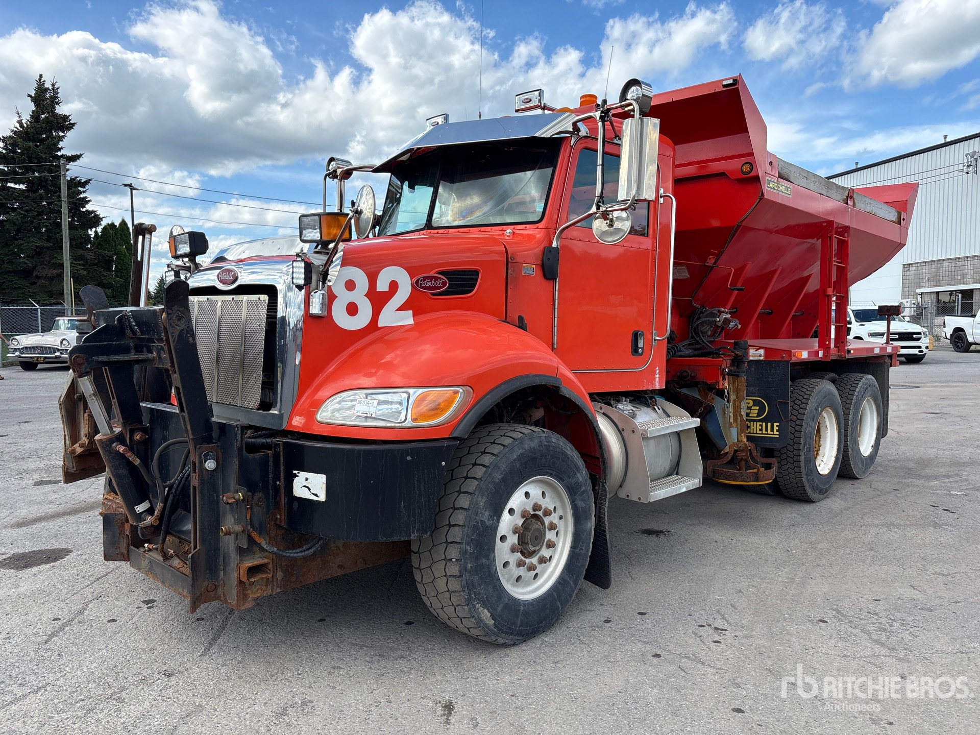 2006 Peterbilt 335