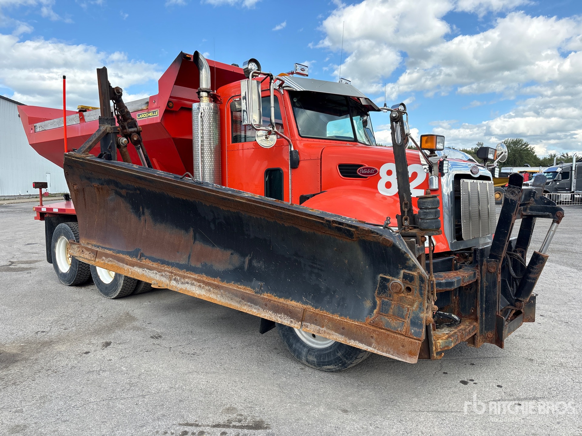 2006 Peterbilt 335