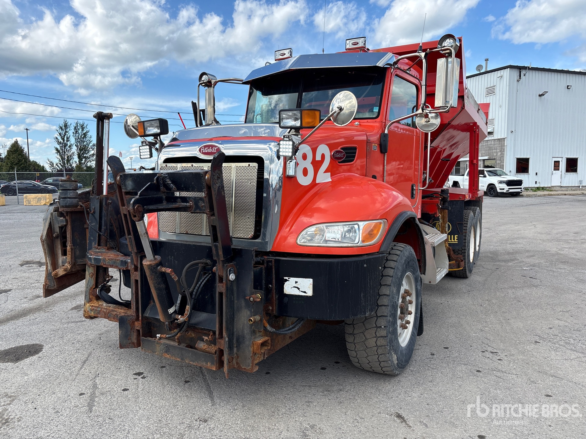2006 Peterbilt 335