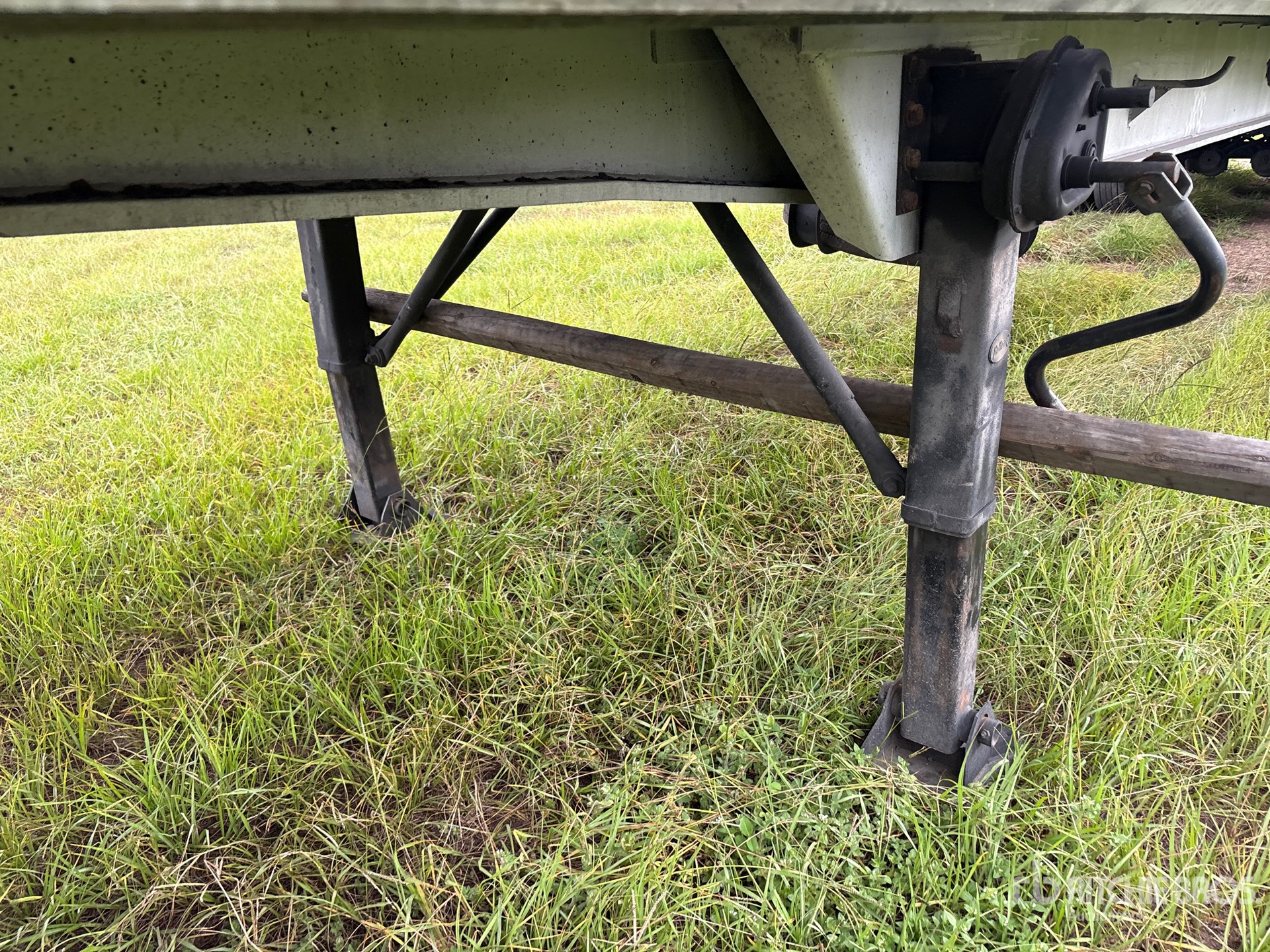 1993 Ravens 48 FT SPREAD AXLE