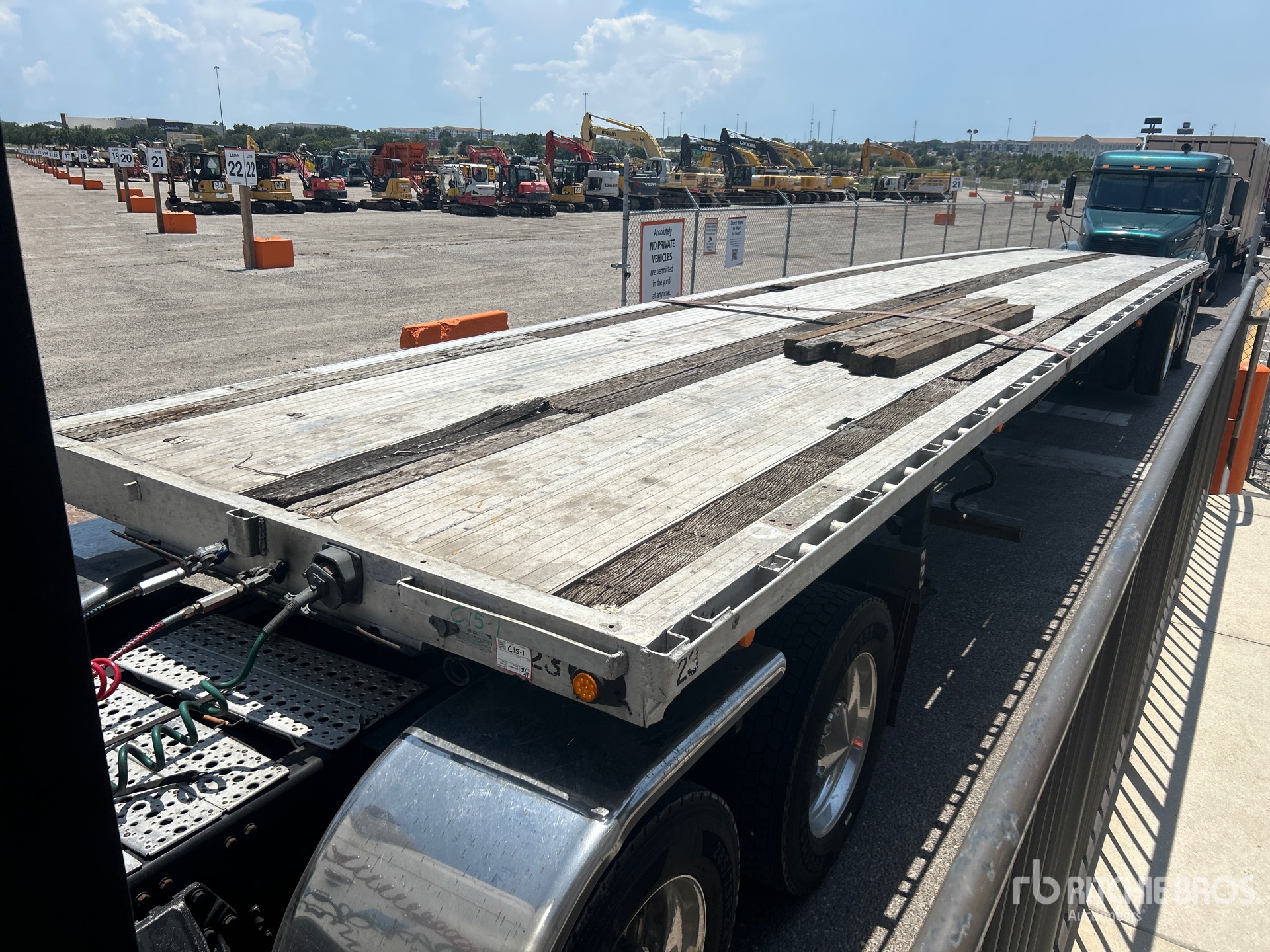 1993 Ravens 48 FT SPREAD AXLE