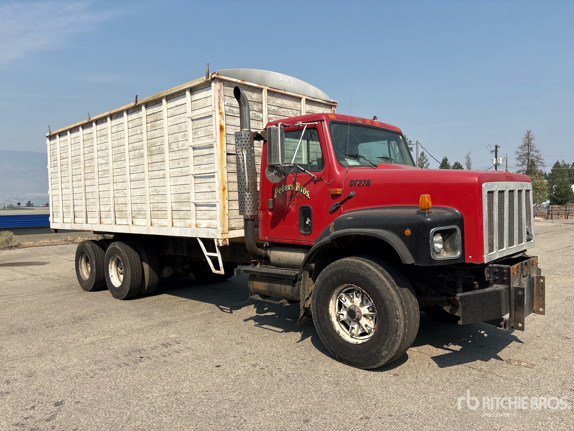 2003 International 2674