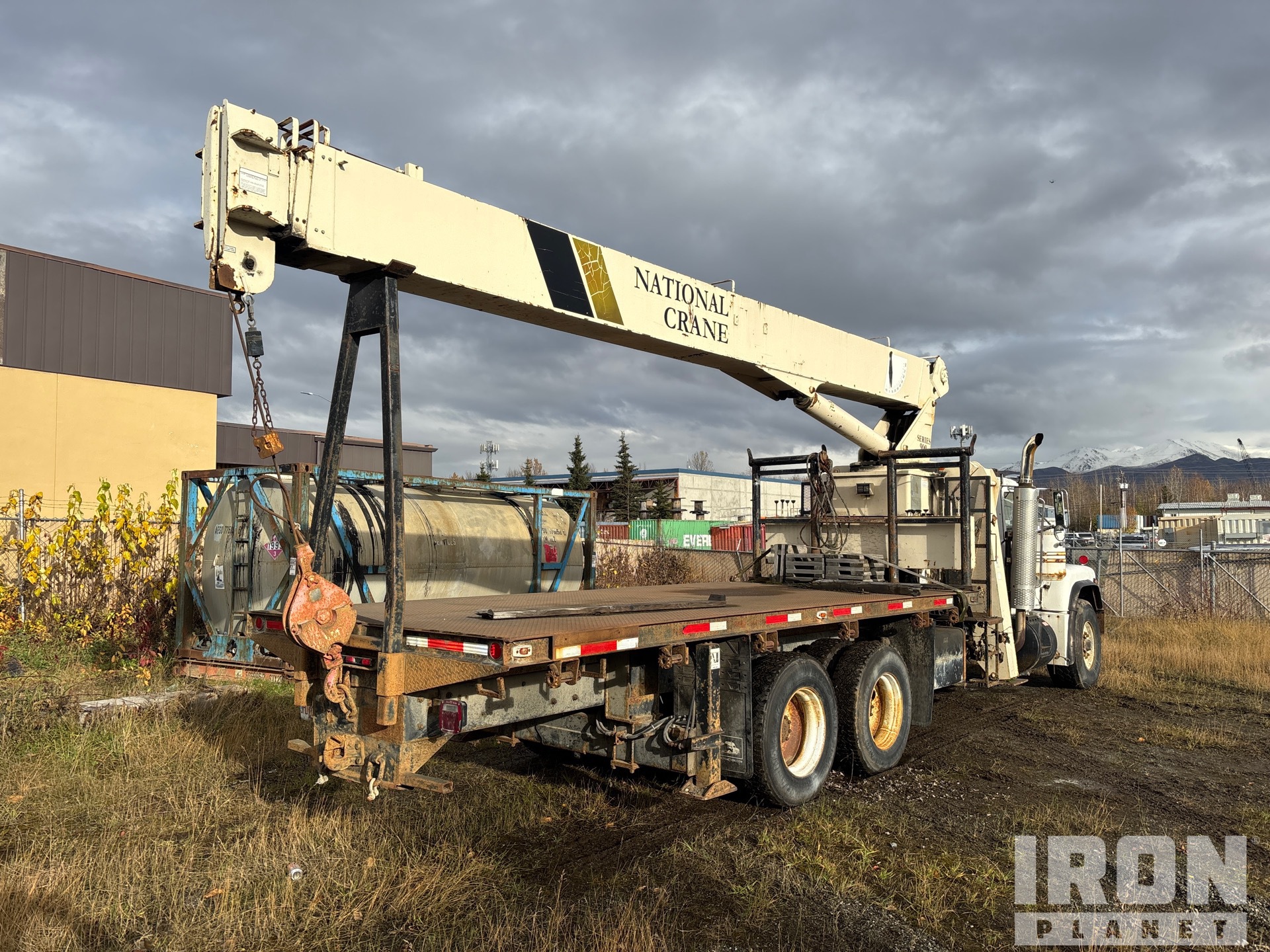 1990 Mack RD690S