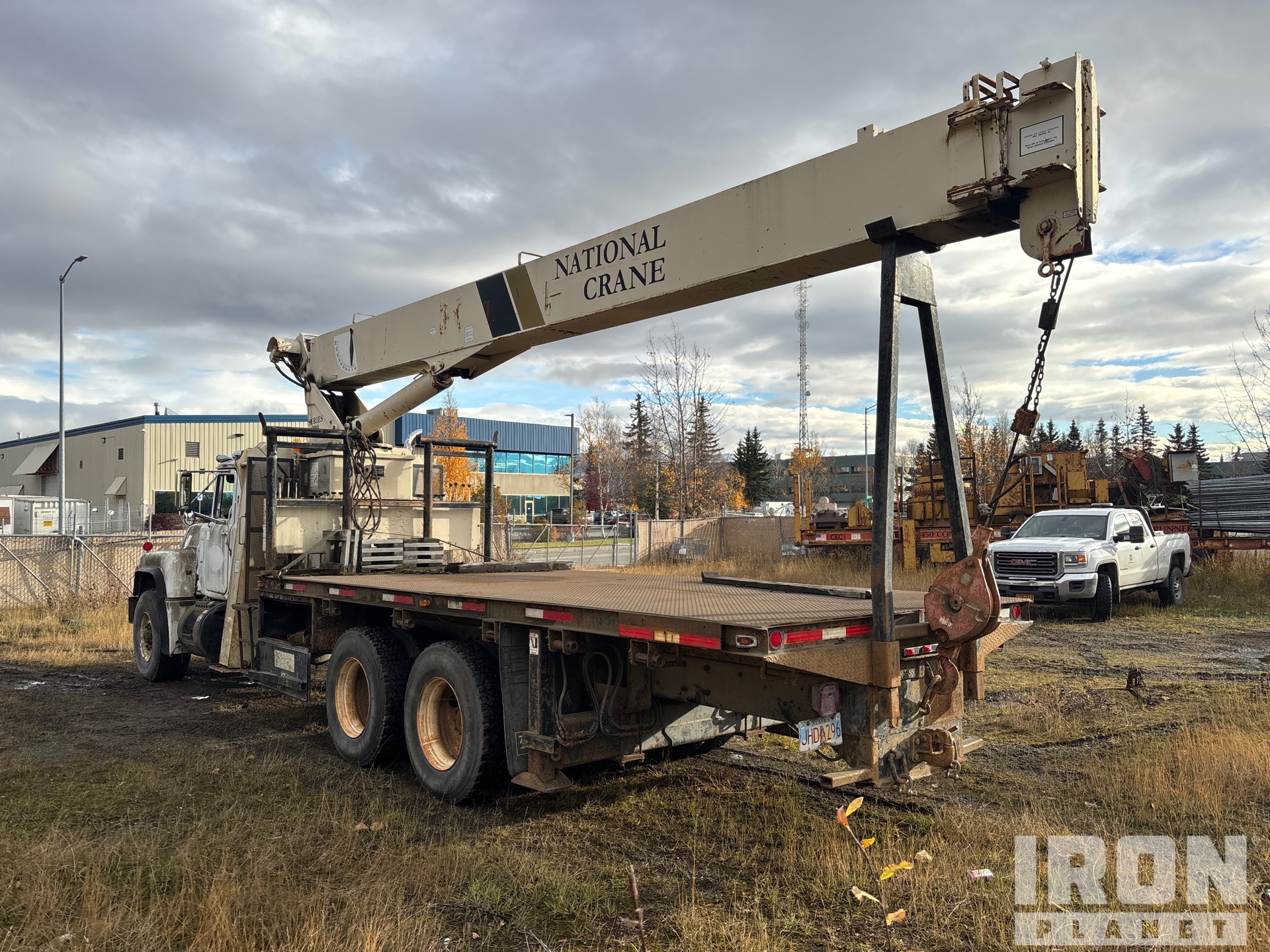1990 Mack RD690S