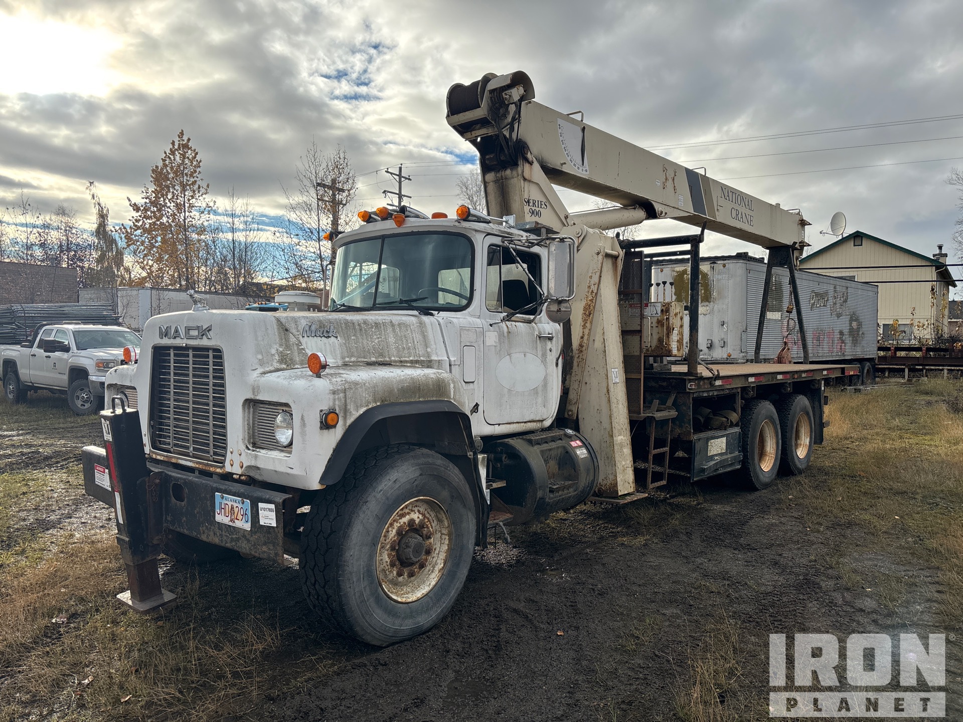 1990 Mack RD690S