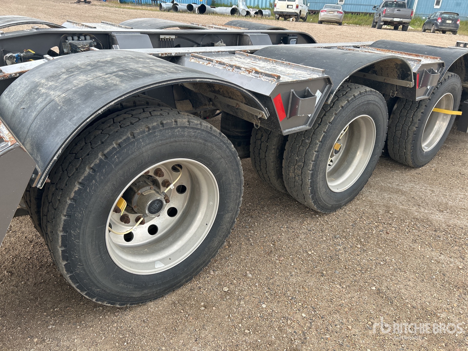 2022 Doepker 68775 lb Tri/A Removable Gooseneck