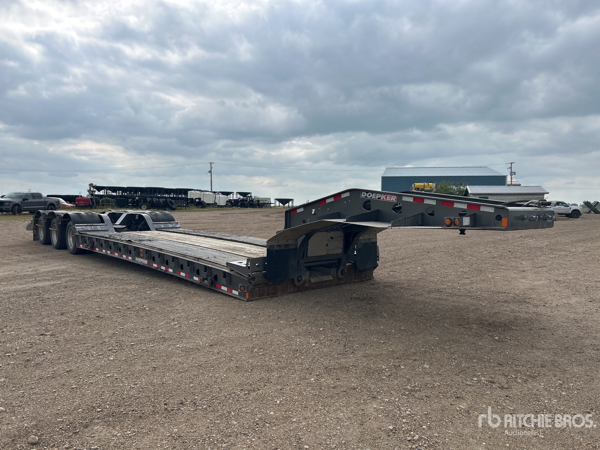 2022 Doepker 68775 lb Tri/A Removable Gooseneck