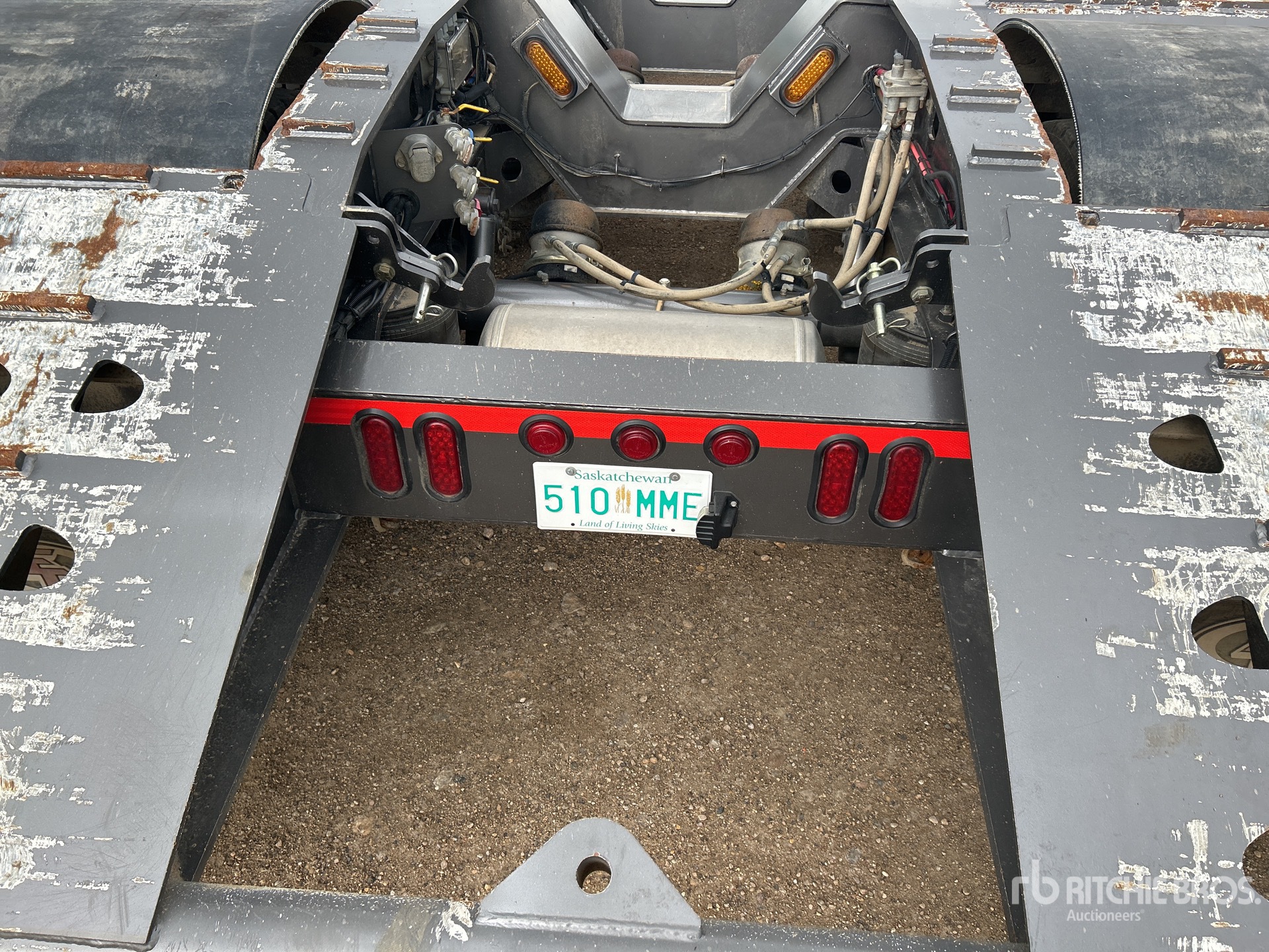 2022 Doepker 68775 lb Tri/A Removable Gooseneck
