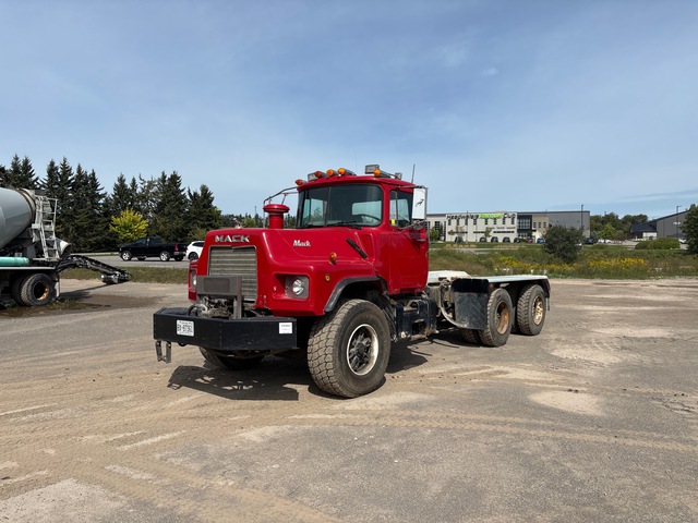 2000 Mack 6x4 Cab and Chassis