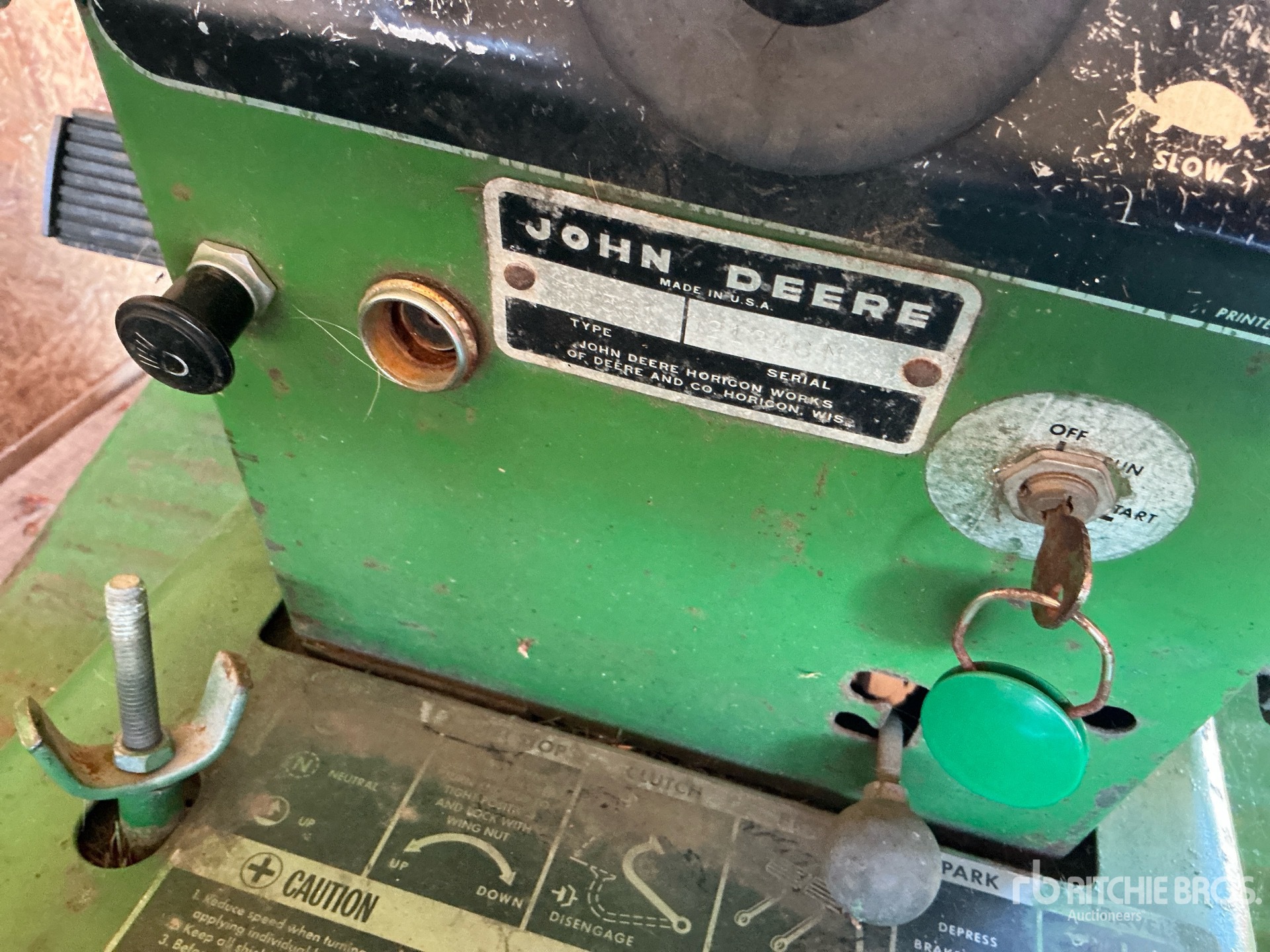 Photo of John Deere 140