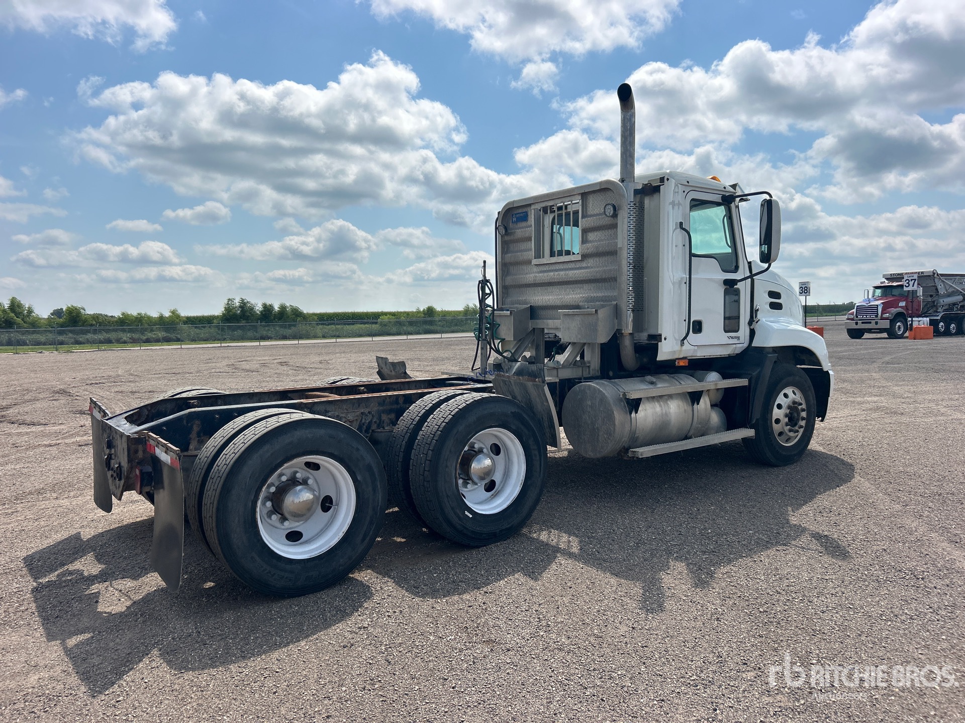 2004 Mack CX613