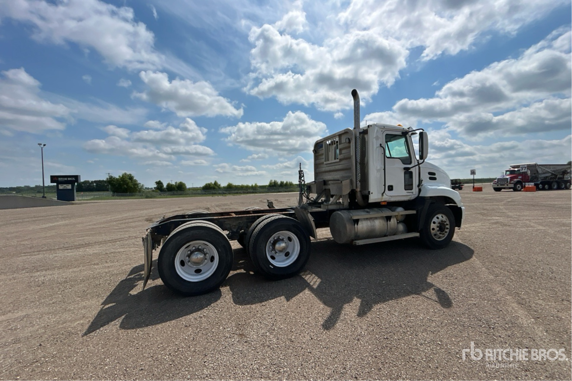 2004 Mack CX613