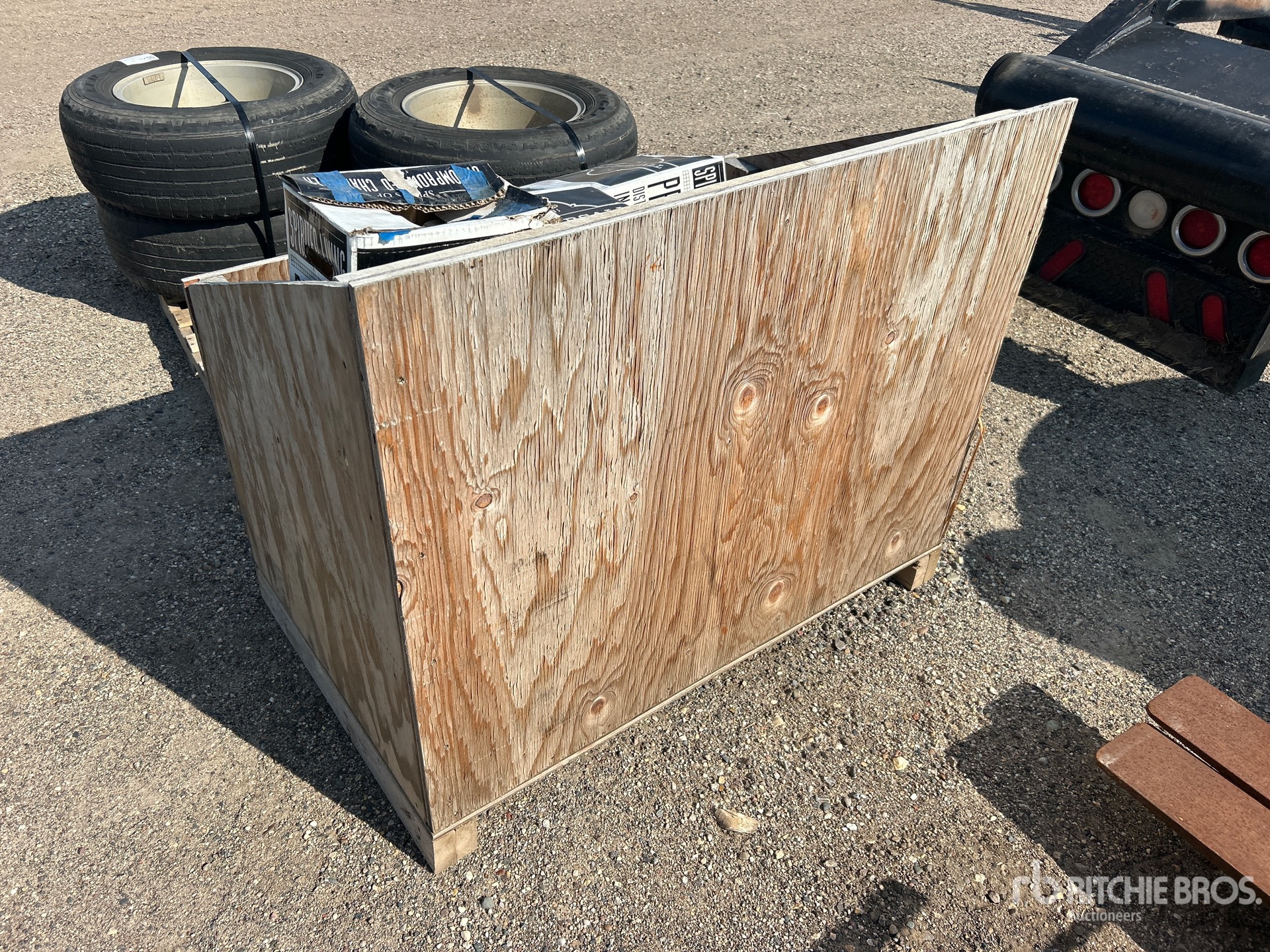 General Appearance with Picture, Left Rear Corner