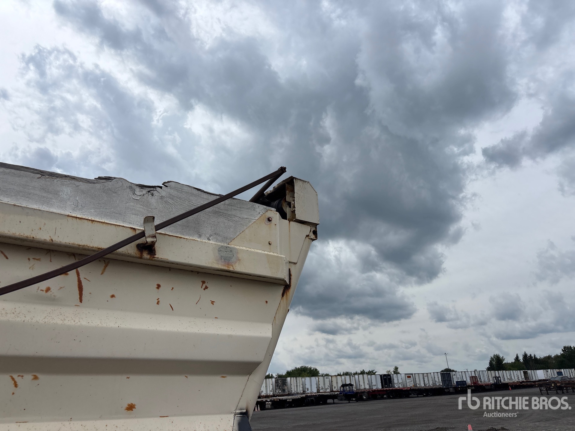 2000 Arnes 24 FT T/A