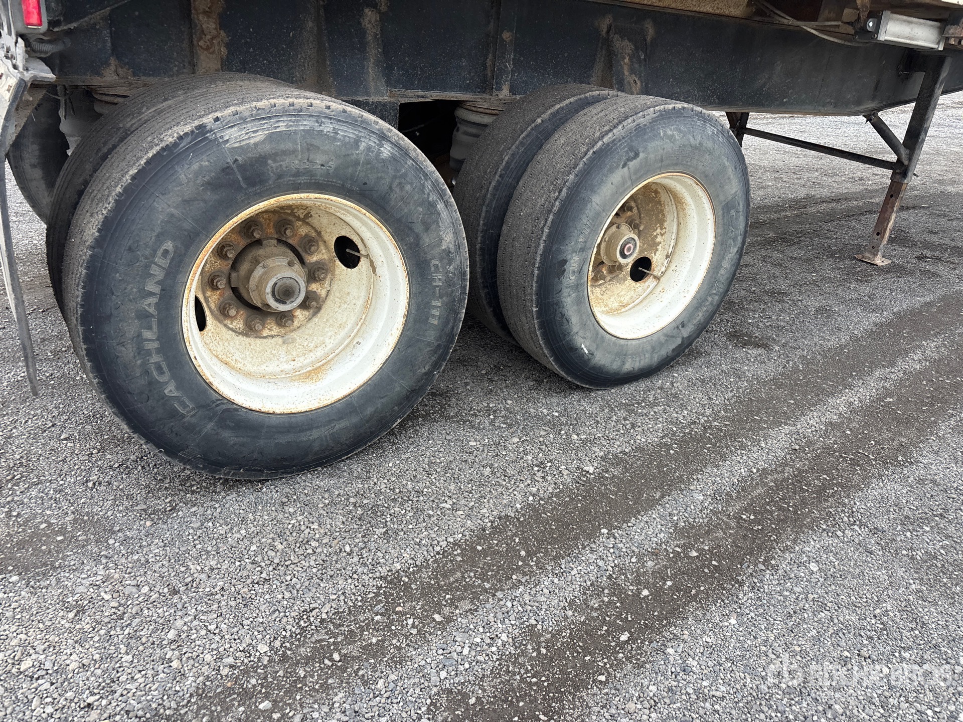 2000 Arnes 24 FT T/A