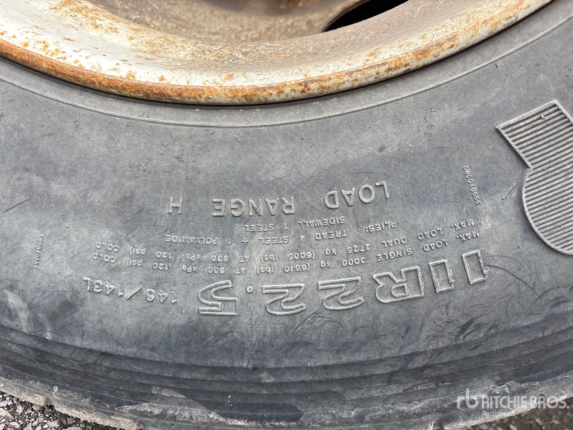 2000 Arnes 24 FT T/A