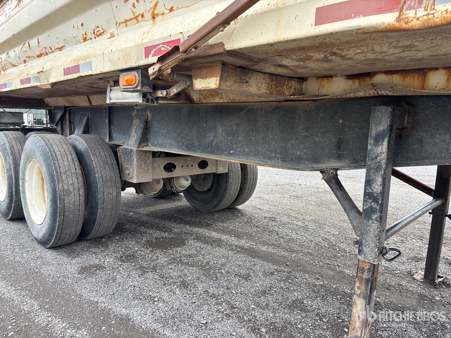 2000 Arnes 24 FT T/A