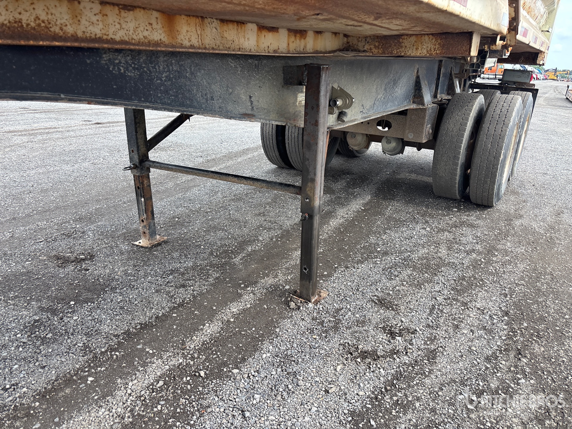 2000 Arnes 24 FT T/A