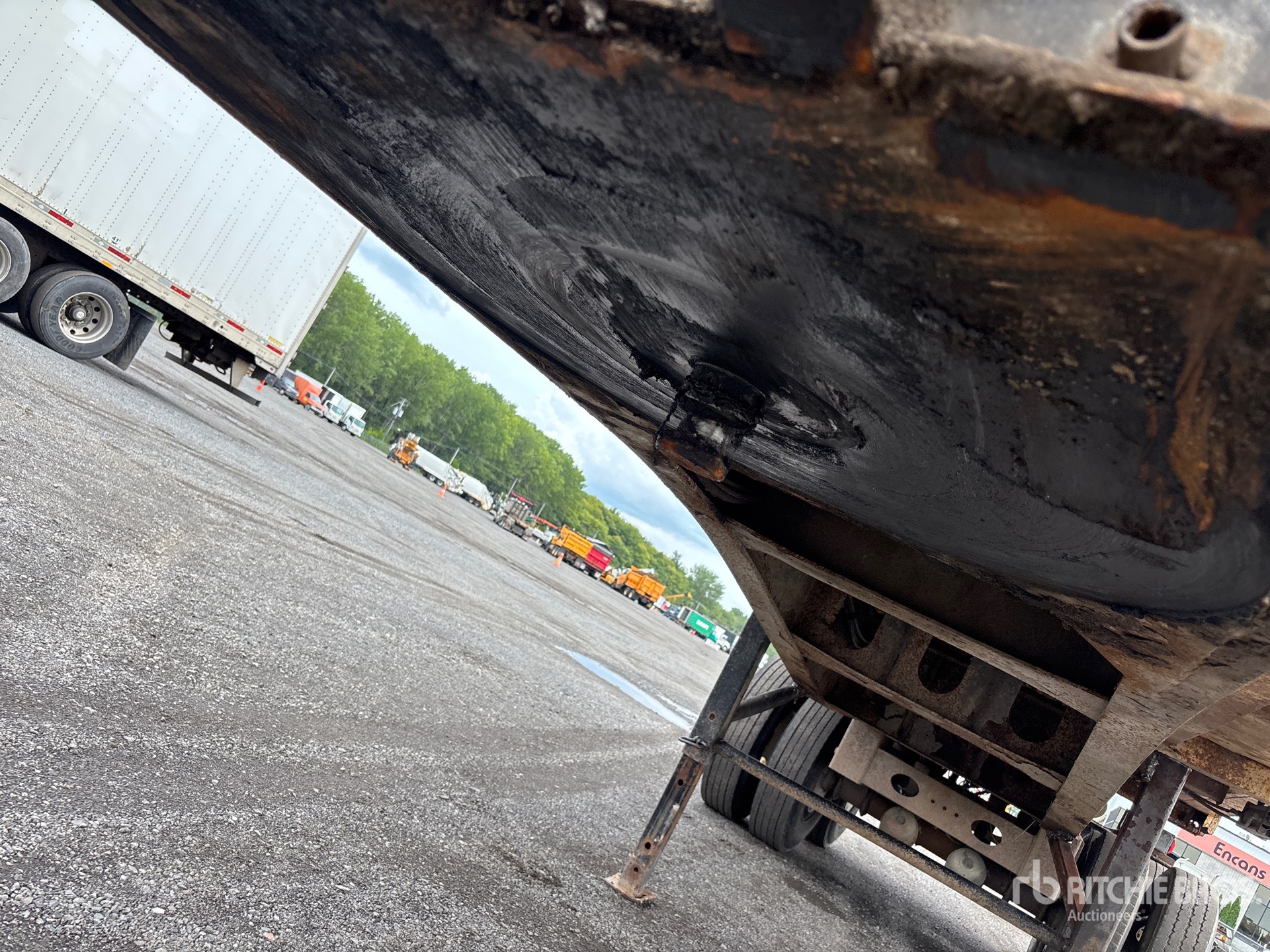 2000 Arnes 24 FT T/A