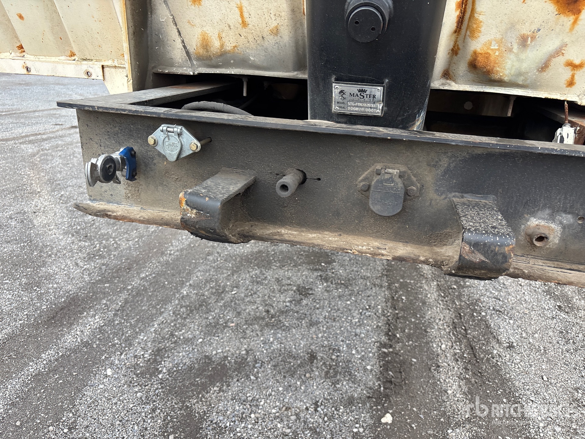 2000 Arnes 24 FT T/A