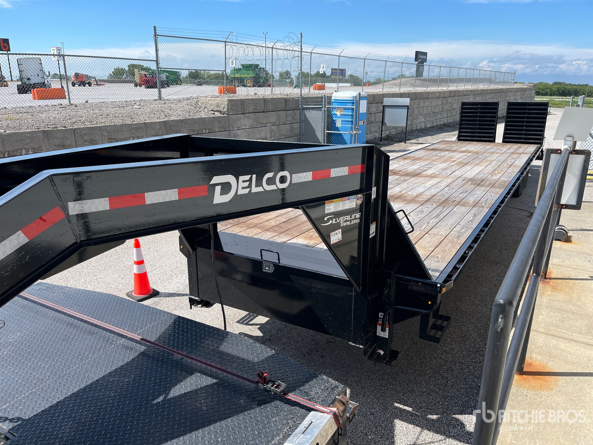 2026 Delco 40 FT T/A GOOSENECK
